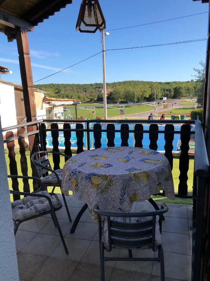 Apartmani Milokanovic Funtana Bagian luar foto
