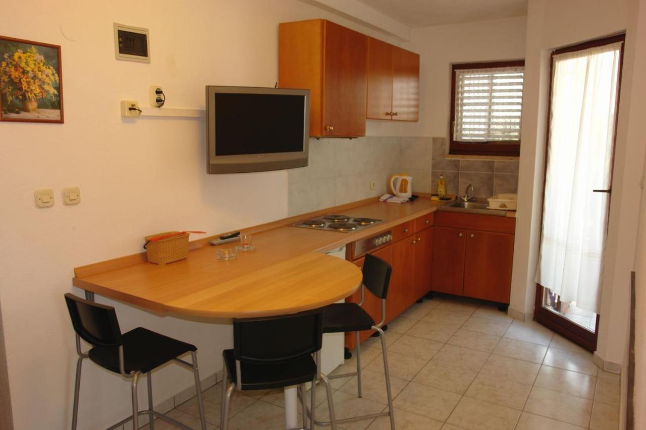 Apartmani Milokanovic Funtana Bagian luar foto