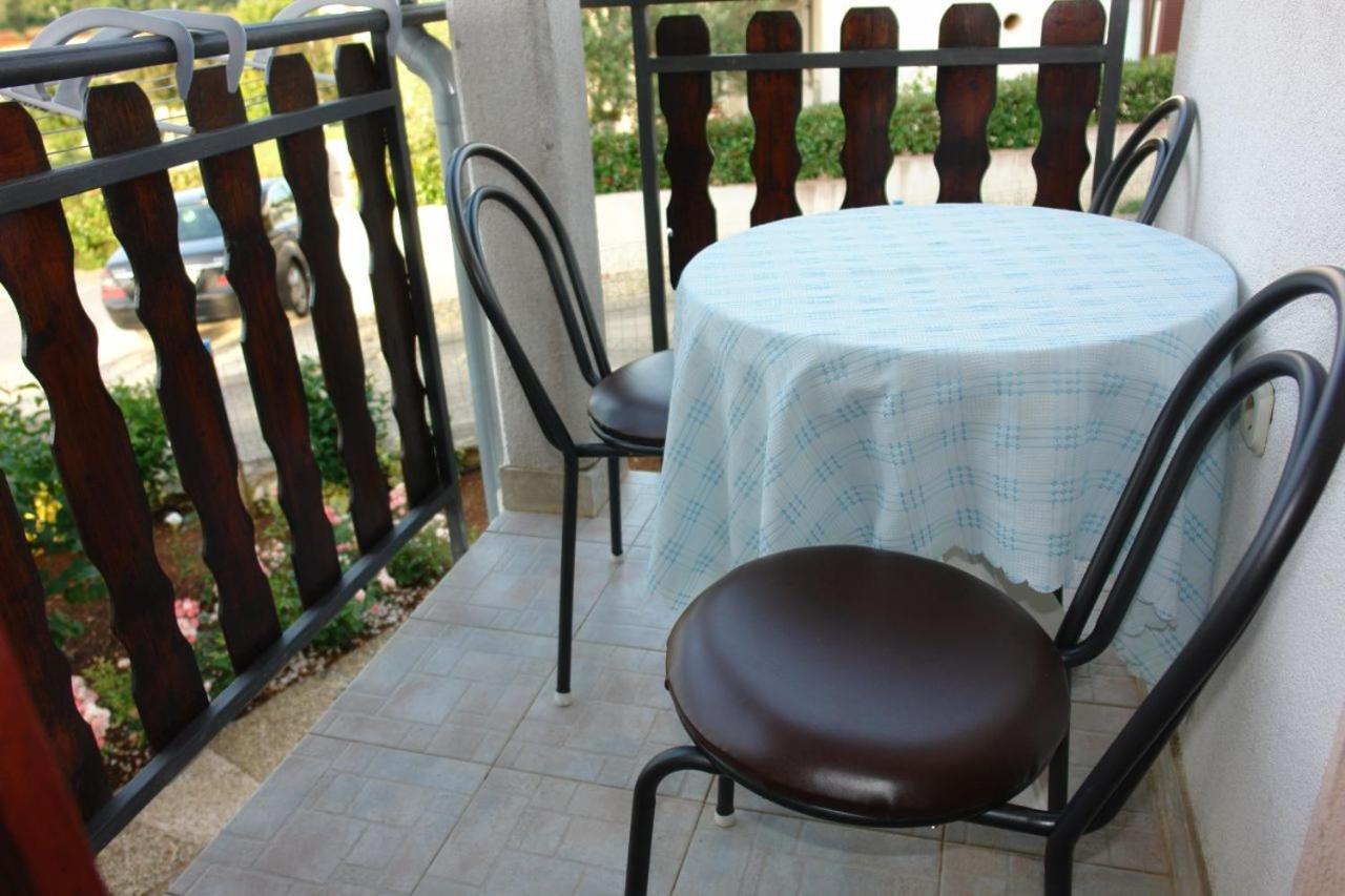 Apartmani Milokanovic Funtana Bagian luar foto