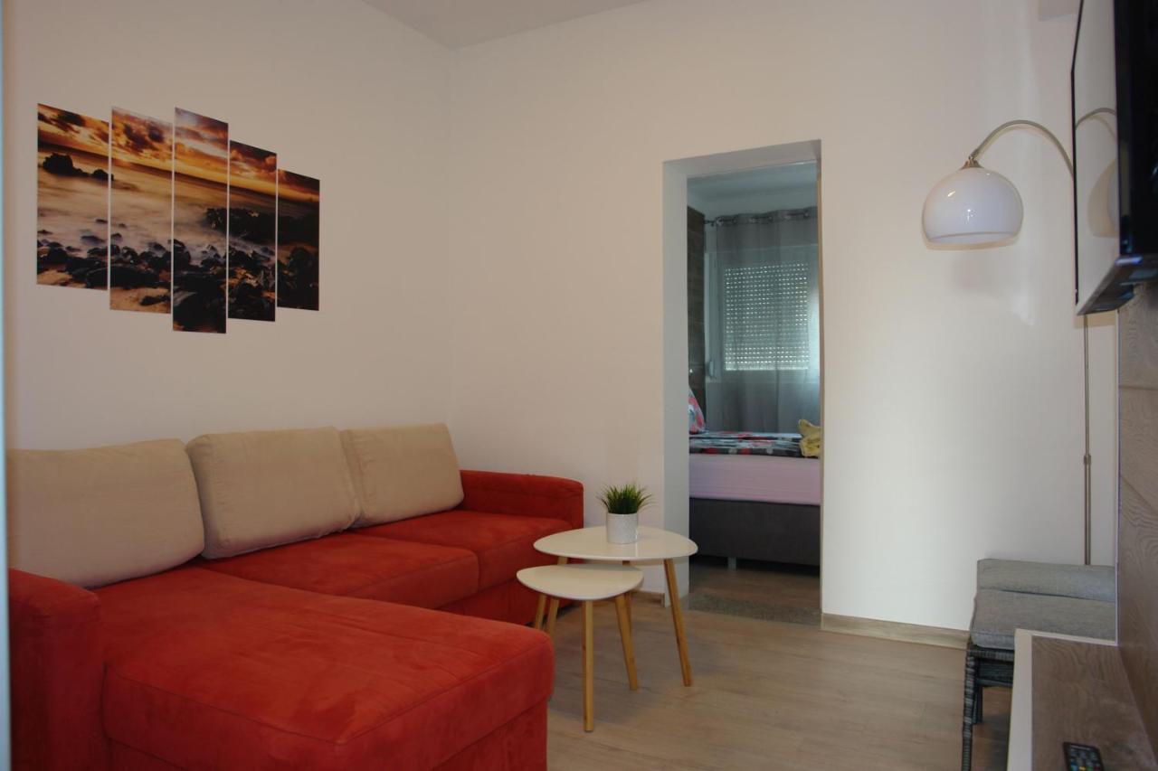 Apartmani Milokanovic Funtana Bagian luar foto
