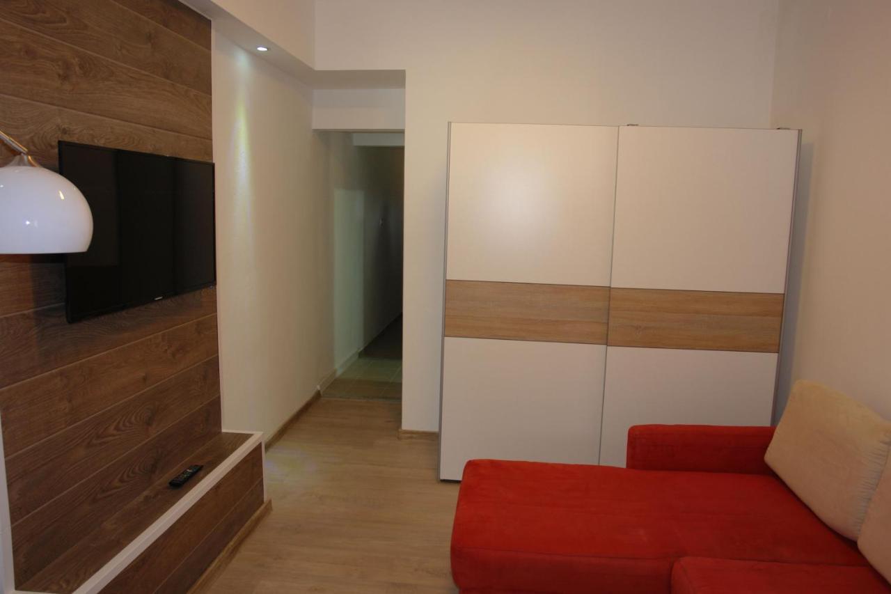 Apartmani Milokanovic Funtana Bagian luar foto