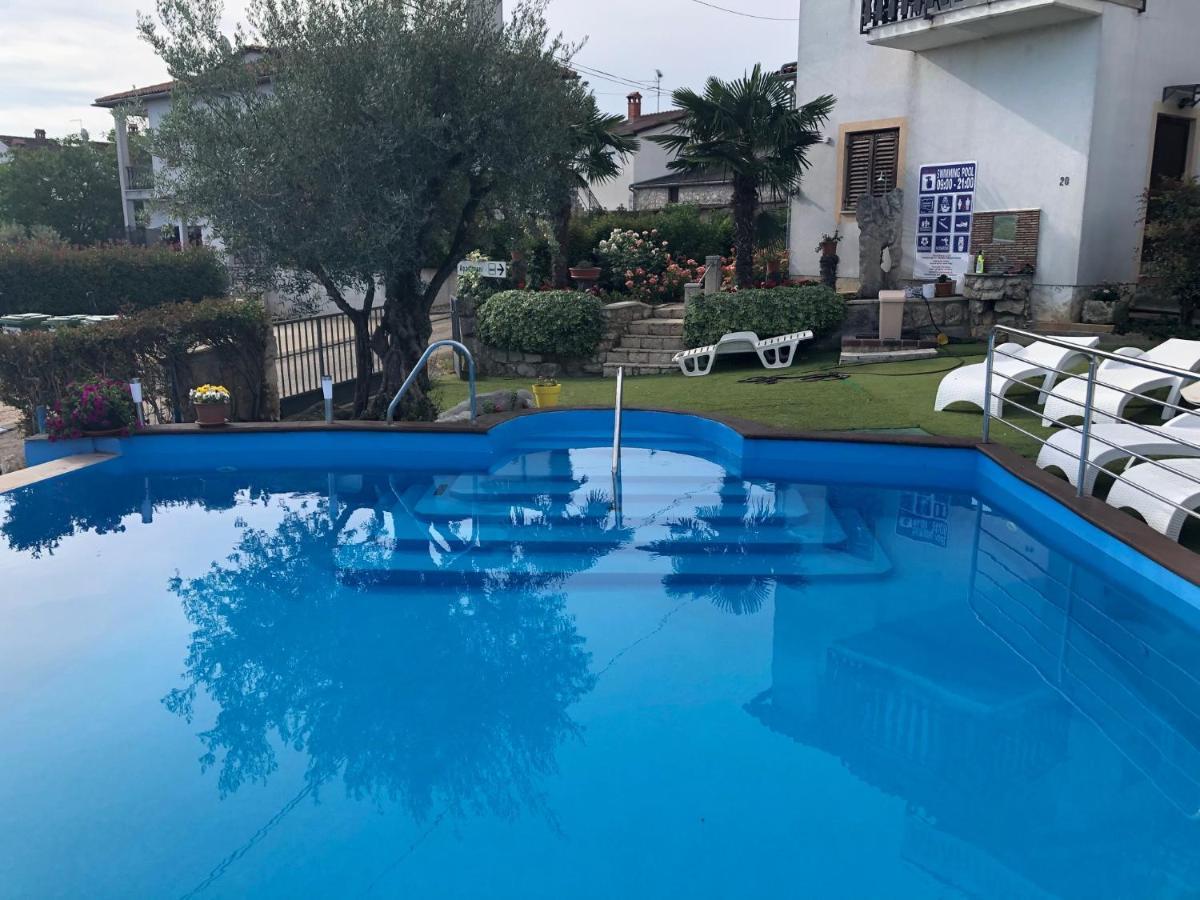 Apartmani Milokanovic Funtana Bagian luar foto