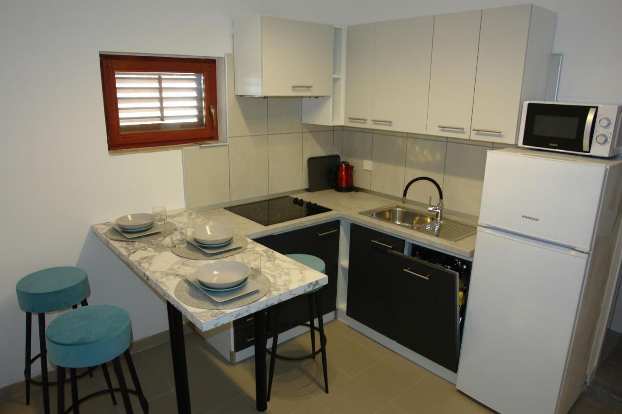 Apartmani Milokanovic Funtana Bagian luar foto