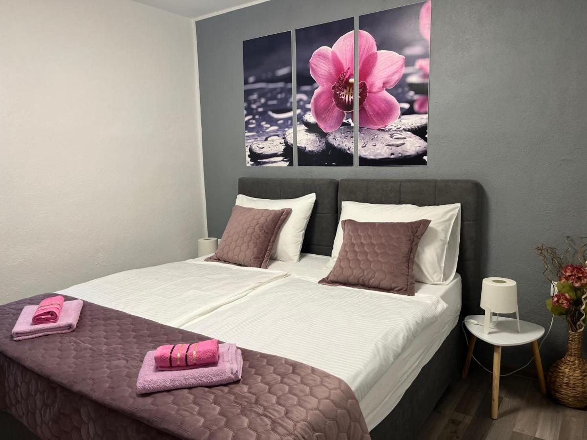 Apartmani Milokanovic Funtana Bagian luar foto