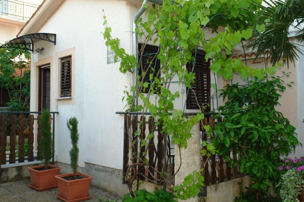 Apartmani Milokanovic Funtana Bagian luar foto