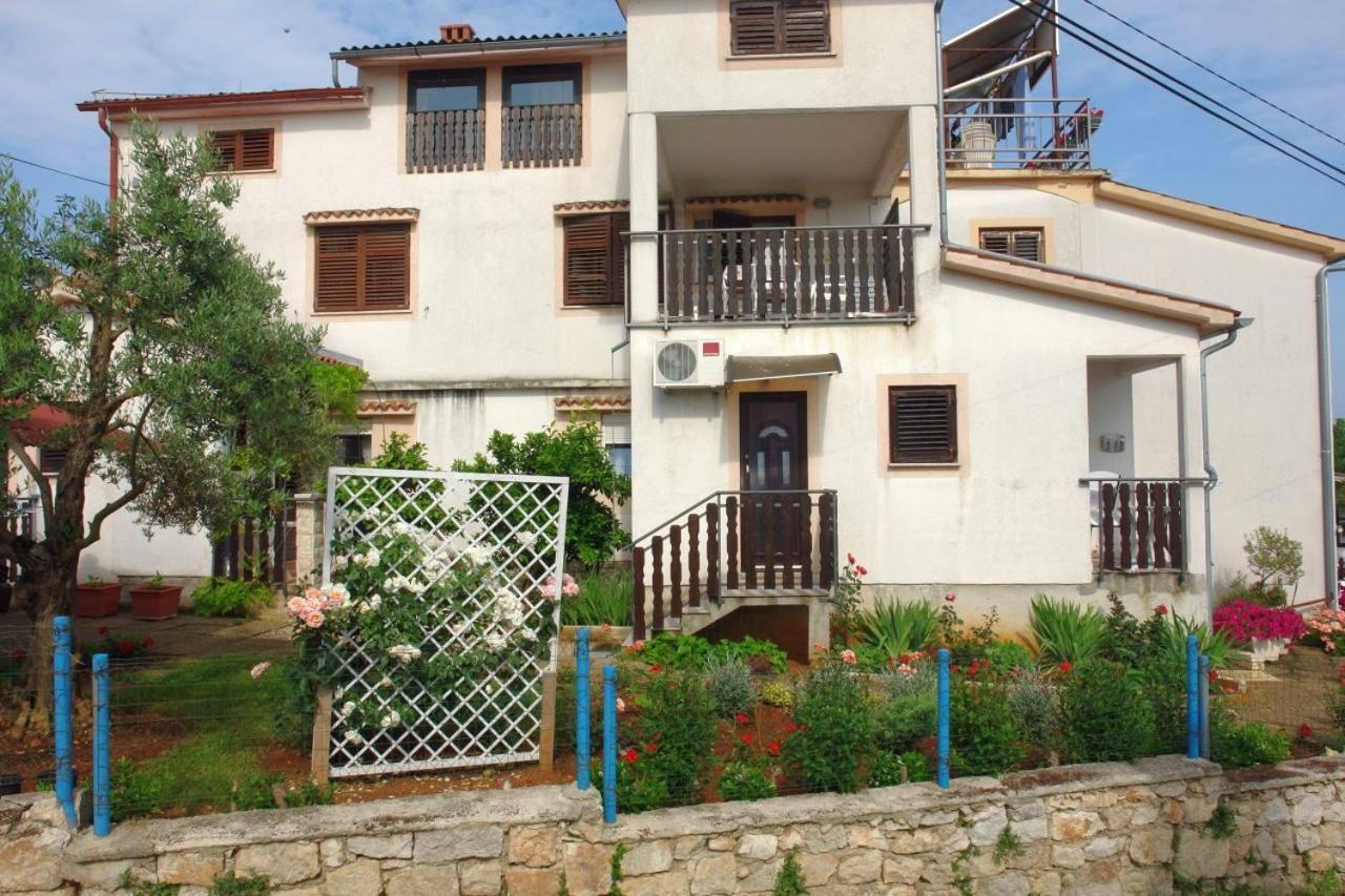 Apartmani Milokanovic Funtana Bagian luar foto