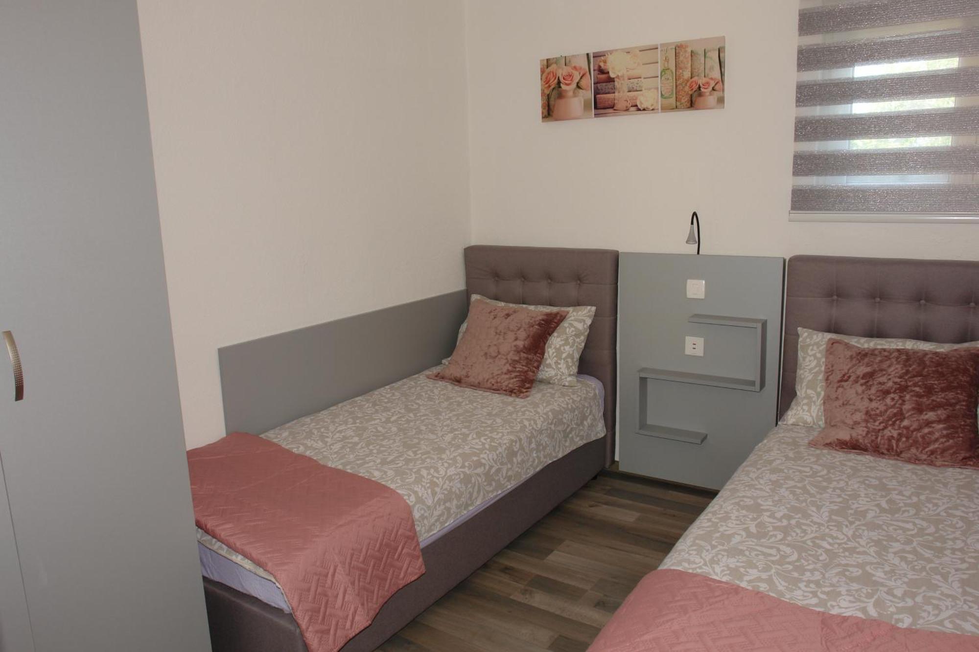 Apartmani Milokanovic Funtana Bagian luar foto