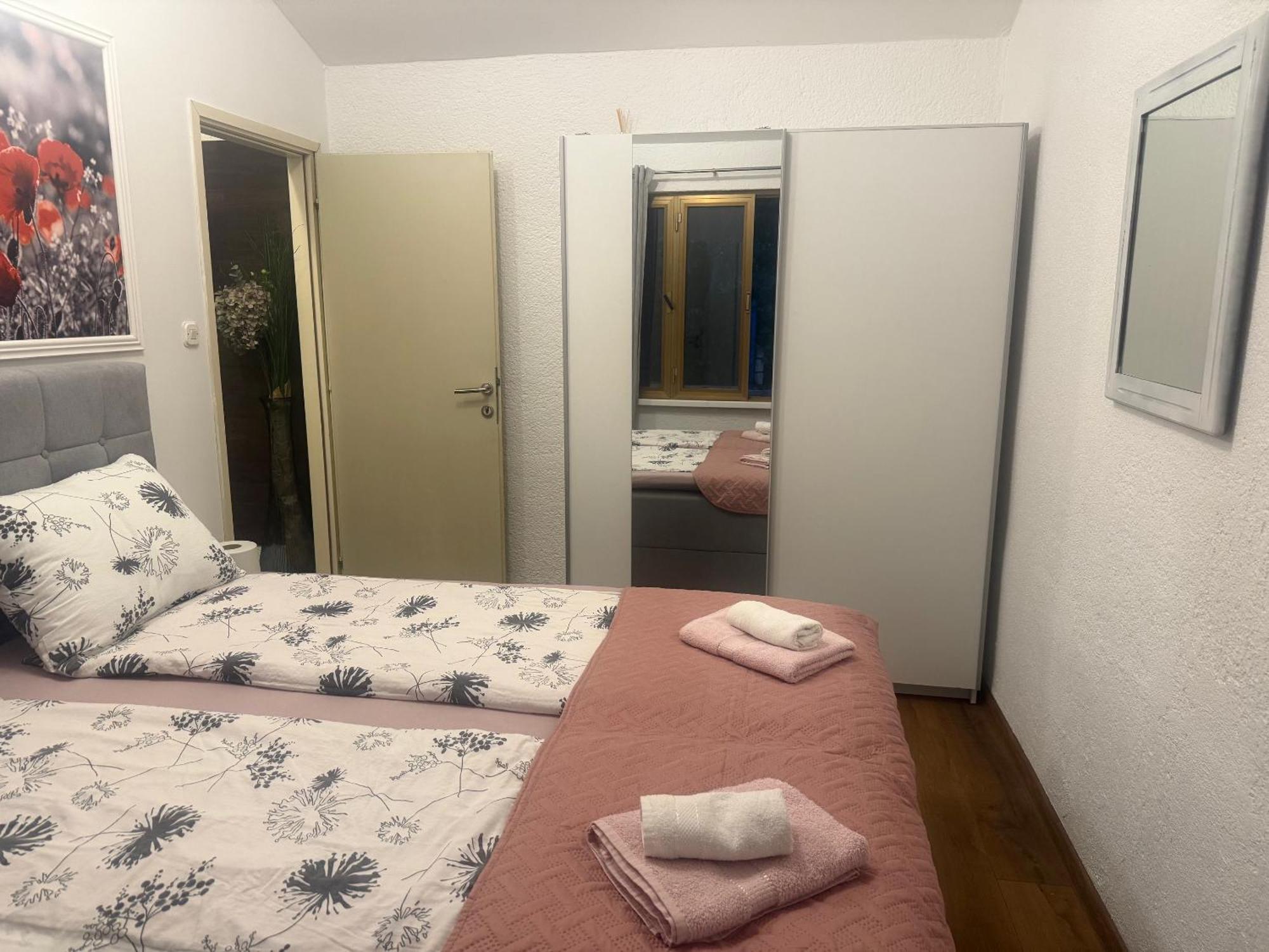 Apartmani Milokanovic Funtana Bagian luar foto